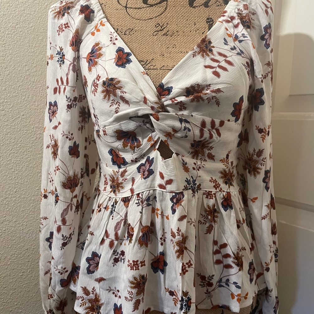 Francesca's Collections Floral Twist-Front Blouse
